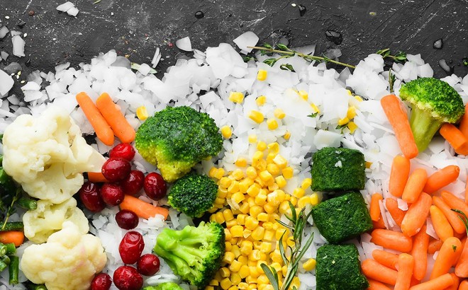 Fresh vegetables are packed and displayed using flake ice from a MAJA flake ice machine