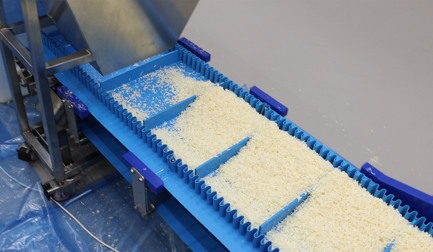 Kremel invests in growth with the TREIF CASAN cheese cutter