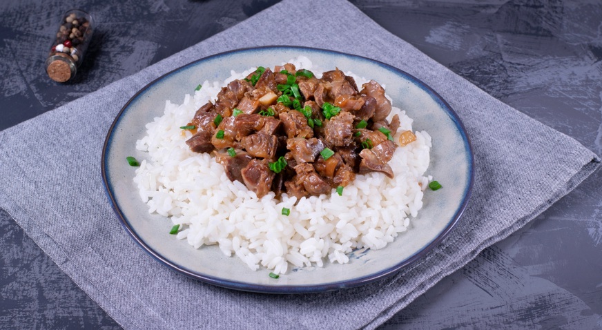 Stewed Chicken Gizzards On Rice2400